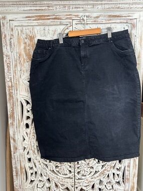 Classic Black Denim Pencil Skirt - Sleek Everyday Style